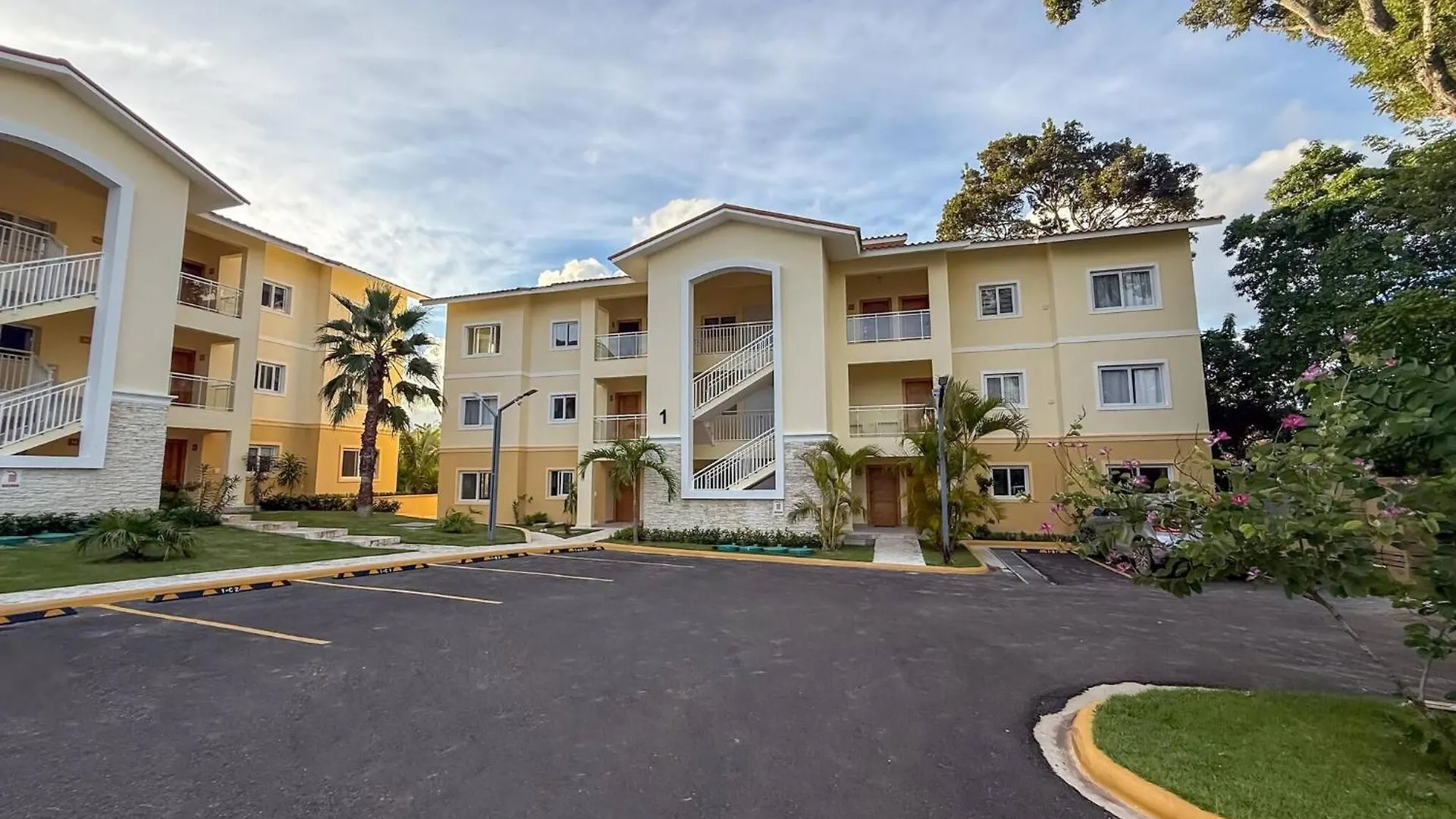 Apartment Hillside Condo - 2Br Charming Apt Close To Strip Sosua